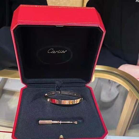 ✅Cartier Love Bracelet - Picture 4 of 6